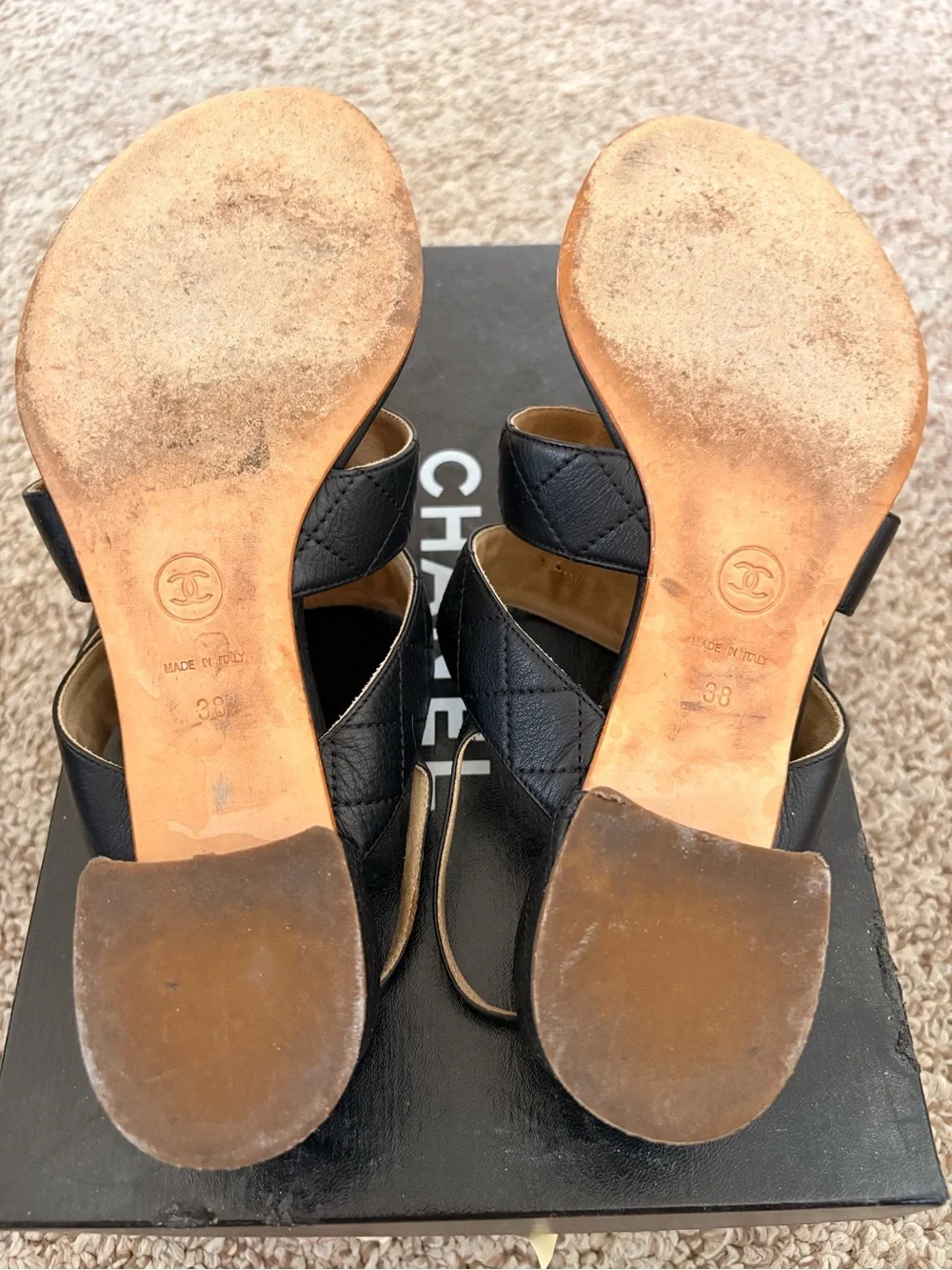 CHANEL Black Quilted Leather Toe-Post Sandals with CC Hardware